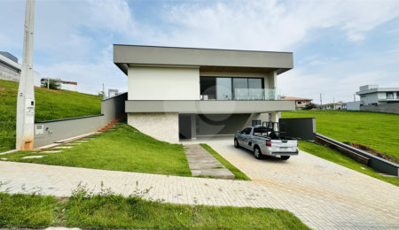 Casa à venda com 3 suítes no condomínio Santa Isabel I, Louveira - SP
