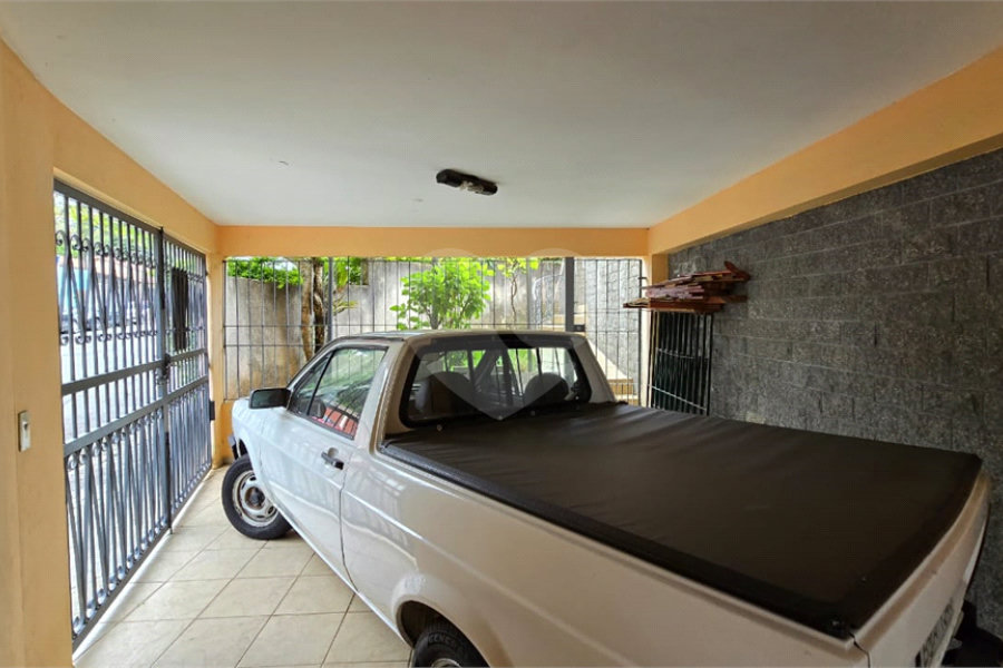Sobrado à venda com 4 quartos, sendo 1 suíte, em Jardim Regina, São Paulo, SP