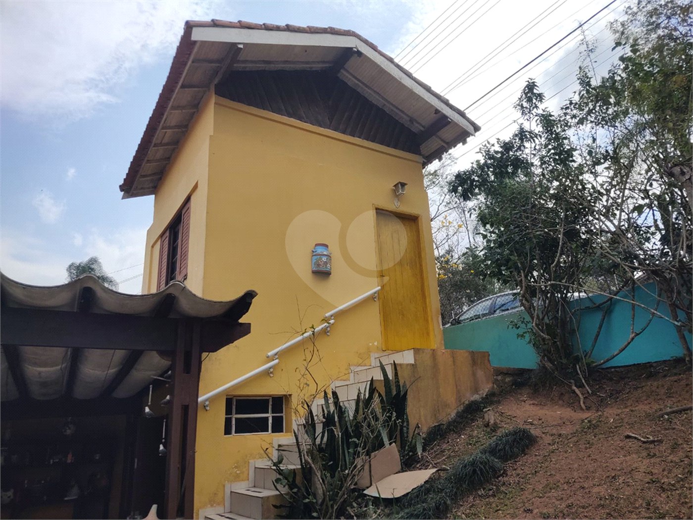 Casa à venda com 5 quartos, sendo 2 suítes, no condomínio Cinco Lagos Portaria II, Mairiporã - SP