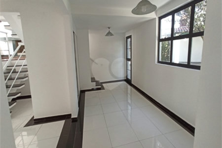 Sobrado para alugar com 3 quartos, sendo 1 suíte,  em Vila Oliveira, Mogi das Cruzes, SP