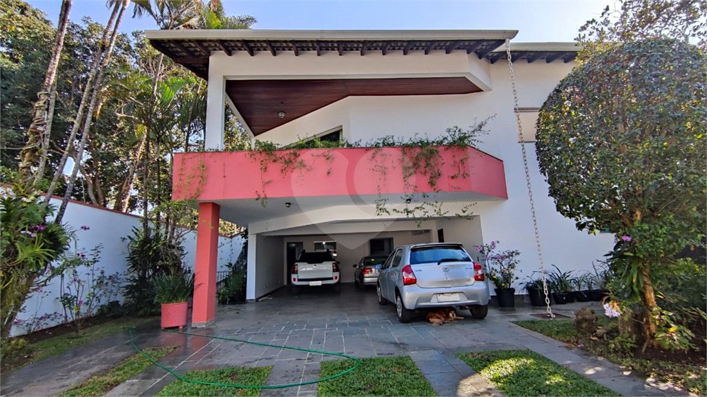 Sobrado à venda com 4 quartos, sendo 2 suítes, em Interlagos, São Paulo, SP