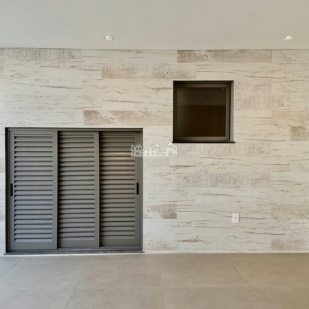 Casa à venda no bairro Loanda em Atibaia com 3 suítes e terraço solarium