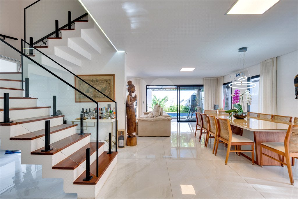 Casa à venda com 4 suítes no condomínio Villa Suiça, São Paulo - SP