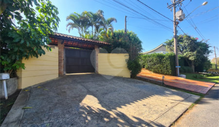 Casa à venda com 3 suítes no condomínio Portal do Sabia, Araçoiaba da Serra - SP
