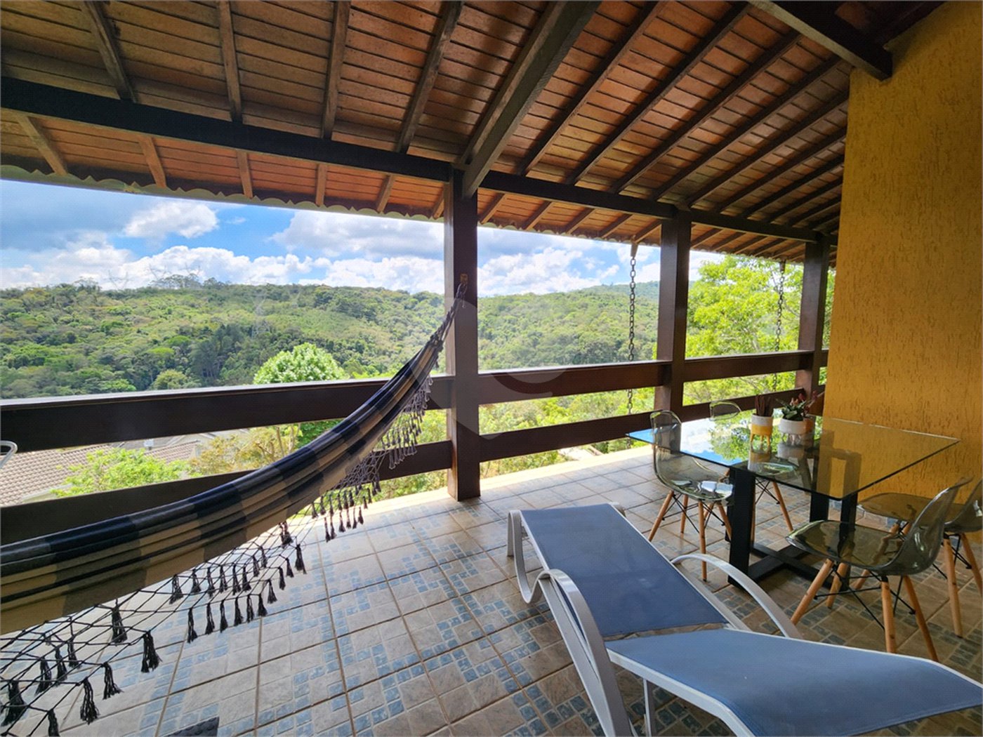 Casa à venda com 5 suítes no condomínio Suíça da Cantareira, Mairiporã - SP