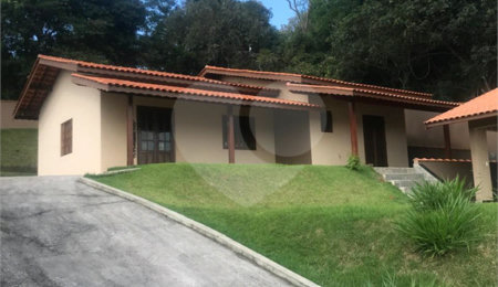 Casa à venda com 3 quartos, sendo 1 suíte,  no condomínio Marf II, Bom Jesus dos Perdões - SP