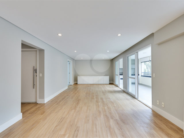Apartamento à venda com 4 quartos, sendo 3 suítes,  em Granja Julieta, São Paulo, SP