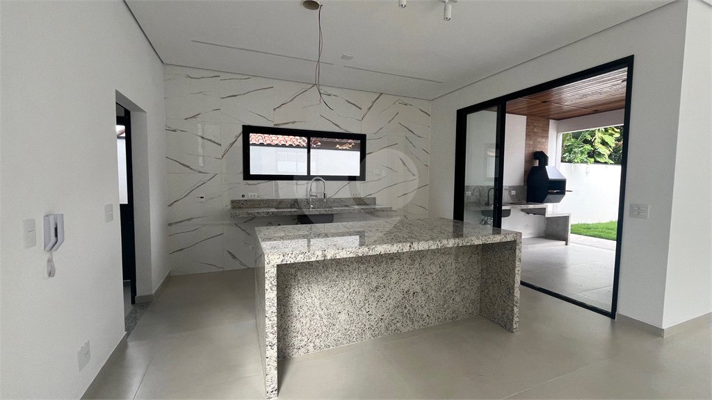 Casa à venda com 3 suítes no condomínio Village Itaguaçu, Atibaia - SP