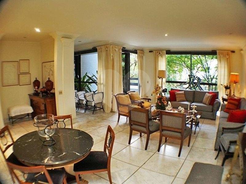 Apartamento à venda ou para alugar com 4 suítes em Moema, São Paulo, SP