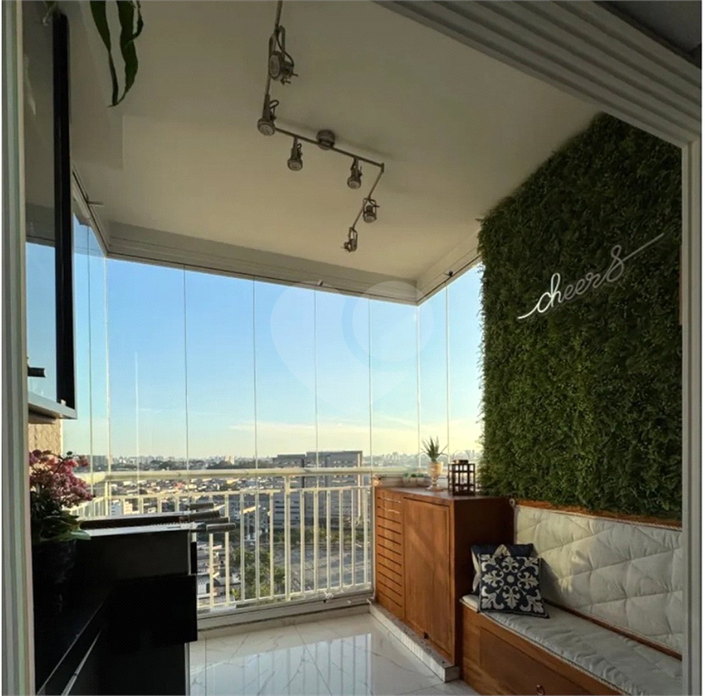 Apartamento à venda com 2 quartos, sendo 1 suíte,  em Cerâmica, São Caetano do Sul, SP