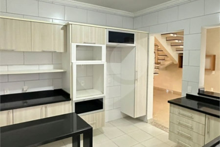 Indaiatuba- Villagio de Itaici- Venda - terreno 150,00 ms - construida 144, 15 ms - 3 dorms, 1 suite, sala, cozinha, wc - R$ 999.900,00 -Área de lazer conta com: Salão de festas - Piscina - Clube - Playground - Academia completamento bancário. Imóvel locado em setembro 2024, venda para investidor,