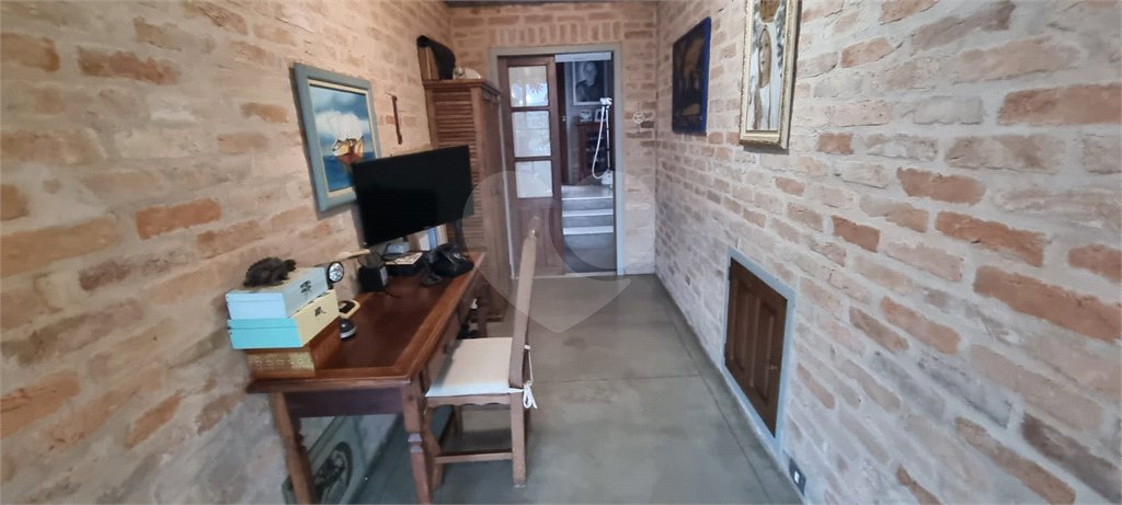 Sobrado à venda com 3 suítes em Serra da Cantareira, Mairiporã, SP