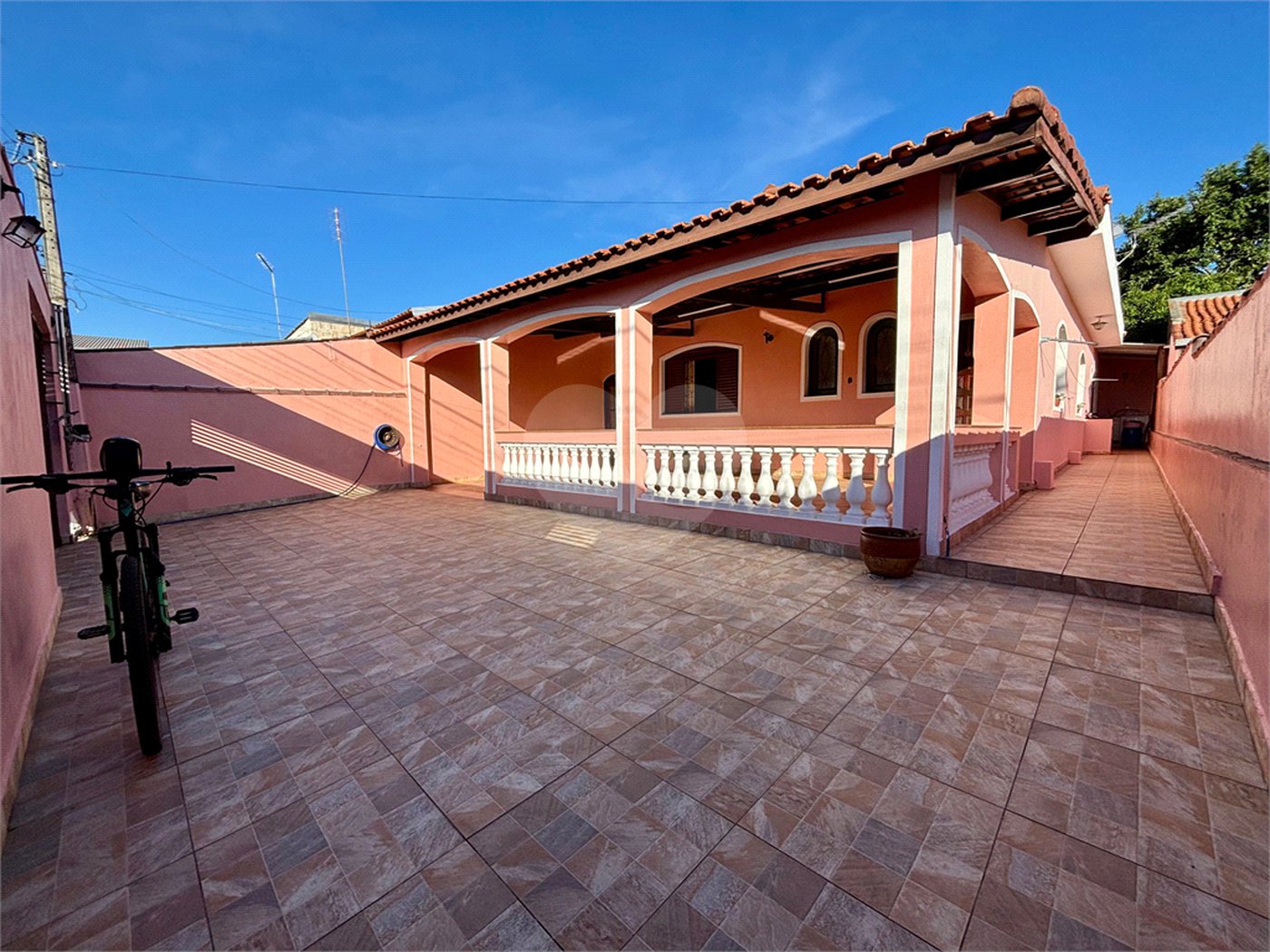 Casa à venda ou para alugar com 3 quartos, sendo 1 suíte, em Jardim Monte Santo, Itapetininga, SP