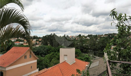 Casa à venda com 4 quartos, sendo 2 suítes,  em Jardim Leonor, São Paulo, SP