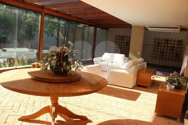 Sobrado à venda ou para alugar com 4 suítes em Alto da Boa Vista, São Paulo, SP