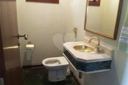Casa à venda com 3 quartos, sendo 1 suíte, em Vila Nivi, São Paulo, SP