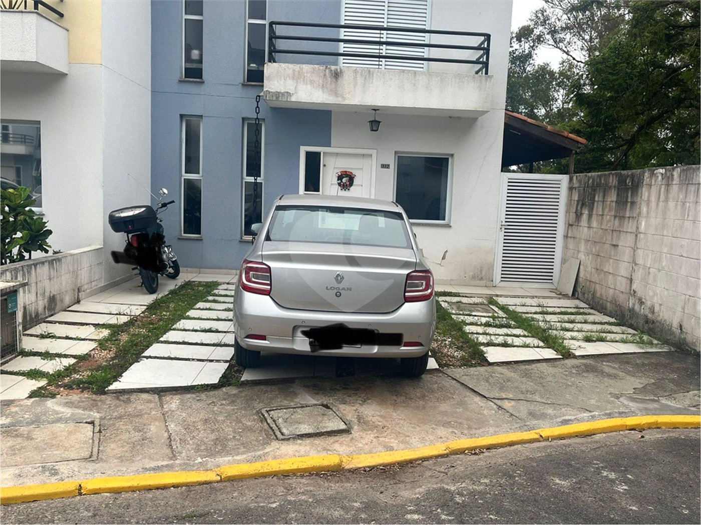 Casa à venda com 3 quartos, sendo 1 suíte, no condomínio New Village, Cotia - SP