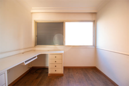 Apartamento à venda com 3 quartos, sendo 1 suíte, em Campo Belo, São Paulo, SP