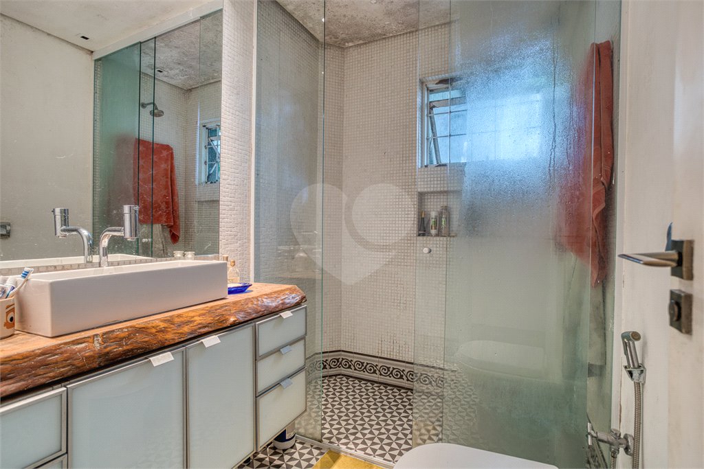 Casa à venda com 4 quartos, sendo 2 suítes, em Alto da Boa Vista, São Paulo, SP
