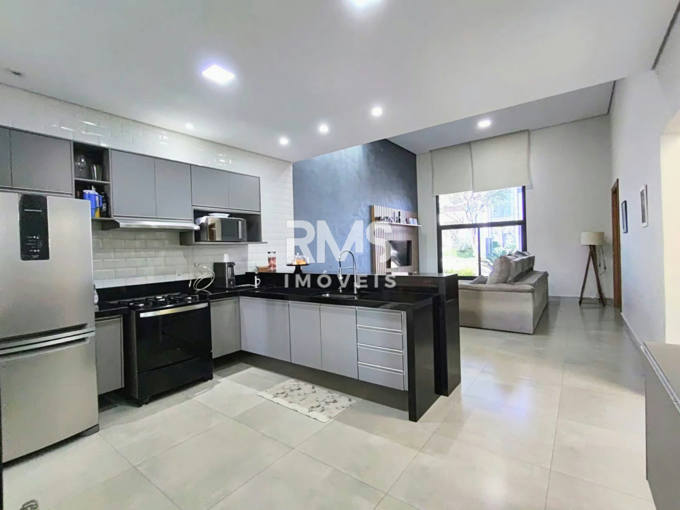 Casa à venda com 3 quartos, sendo 1 suíte, no condomínio Residencial Mont Blanc, Itu - SP