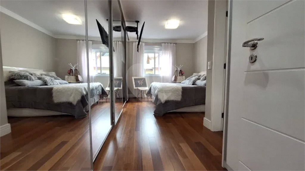 Casa à venda com 5 quartos, sendo 2 suítes,  no condomínio Floradas da Serra, São Paulo - SP