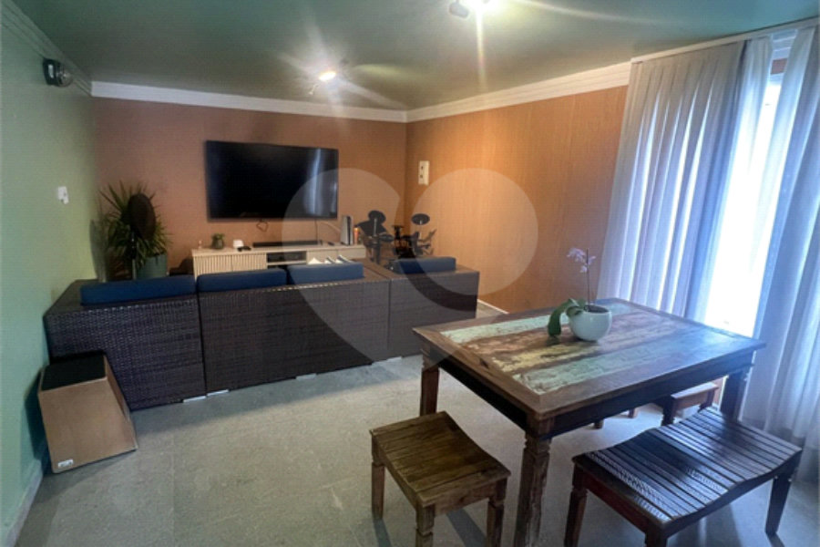 Sobrado à venda com 3 quartos, sendo 1 suíte,  em Vila Irmãos Arnoni, São Paulo, SP