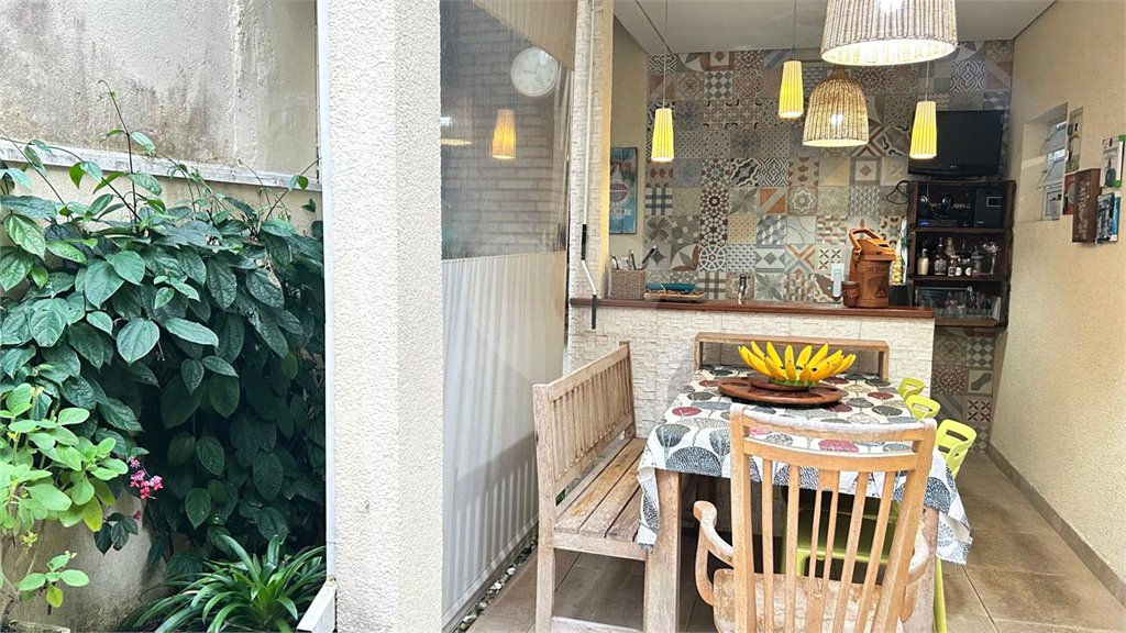 Sobrado à venda com 2 suítes em Jardim Rubi, Mogi das Cruzes, SP