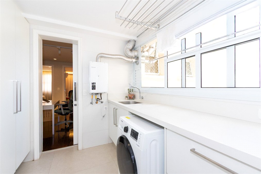 Apartamento à venda com 3 quartos, sendo 1 suíte,  em Vila Uberabinha, São Paulo, SP