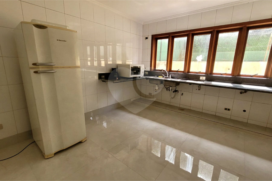 Casa à venda com 5 quartos, sendo 3 suítes, no condomínio Alpes da Cantareira, Mairiporã - SP