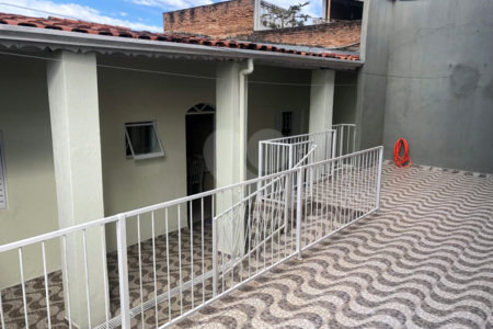 Casa à venda com 3 quartos, sendo 2 suítes,  em Jardim do Lago, Atibaia, SP