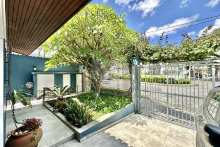 Sobrado à venda com 4 quartos, sendo 2 suítes, em Jardim Jussara, São Paulo, SP