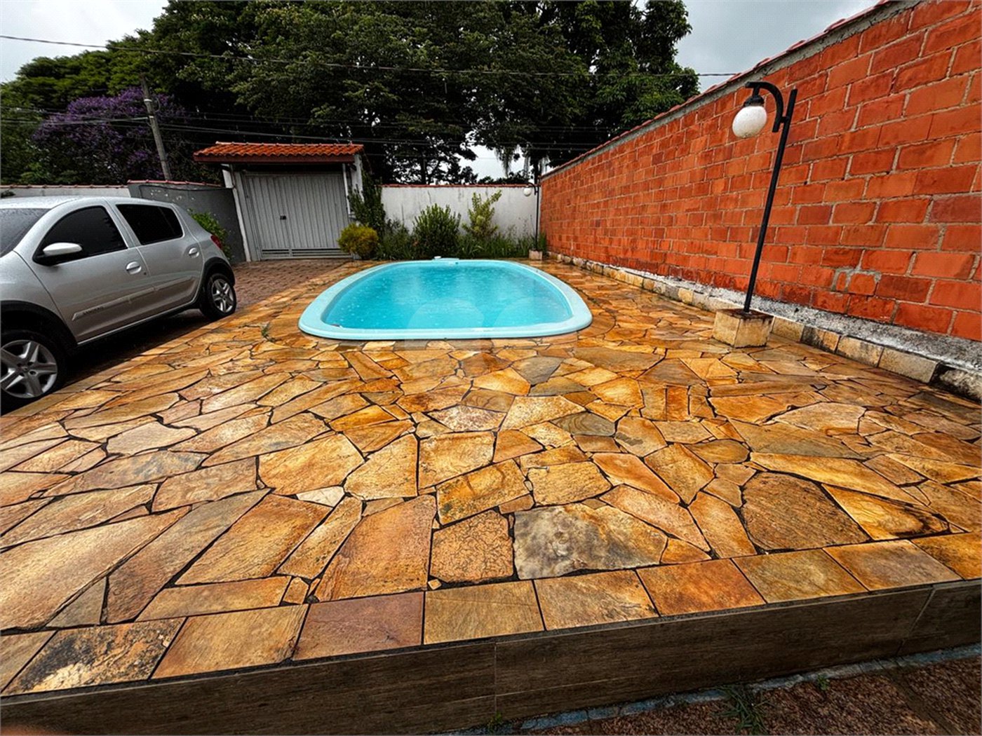 Casa à venda com 4 quartos, sendo 2 suítes, no condomínio Zuleika Jabour, Salto - SP