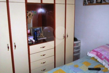 Sobrado à venda com 4 quartos, sendo 1 suíte, em Vila Nivi, São Paulo, SP