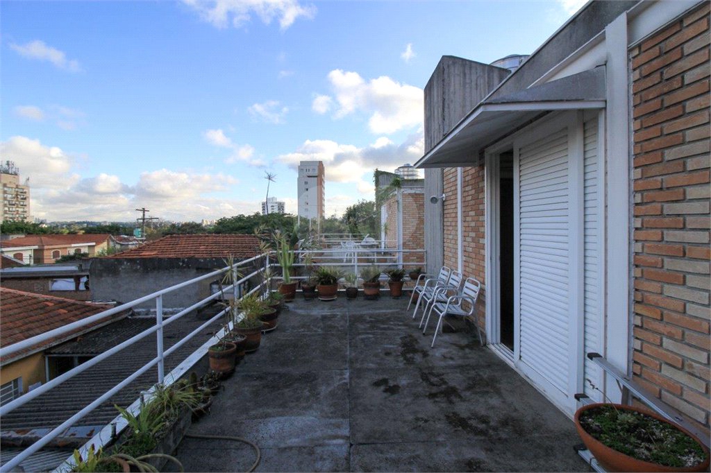 Casa à venda ou para alugar com 5 quartos, sendo 3 suítes, em Vila Madalena, São Paulo, SP