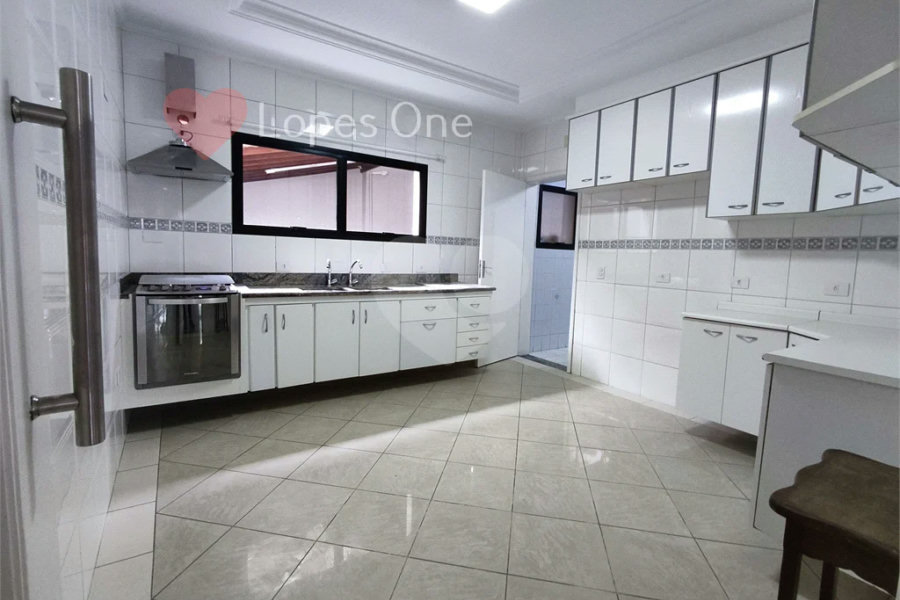 Casa à venda com 3 quartos, sendo 2 suítes, no condomínio Filipe de Vitry, São Paulo - SP