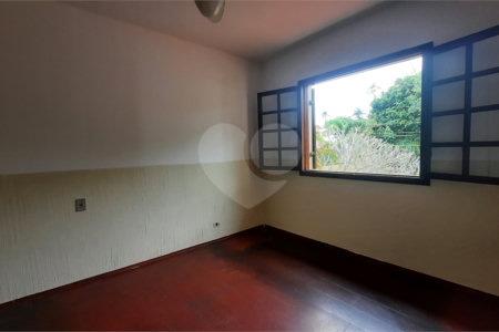 Sobrado à venda com 4 quartos, sendo 3 suítes,  em Interlagos, São Paulo, SP