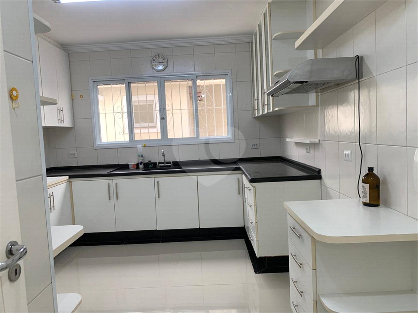 Sobrado à venda com 4 quartos, sendo 1 suíte, em Vila Campo Grande, São Paulo, SP