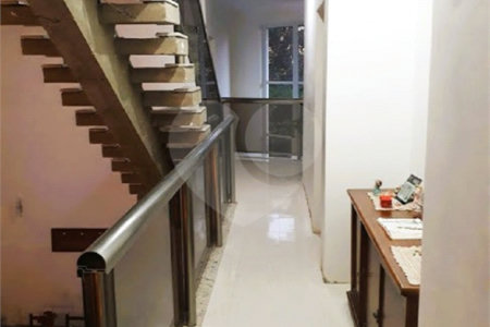 Sobrado à venda com 5 quartos, sendo 3 suítes, em Campos de Atibaia, Atibaia, SP