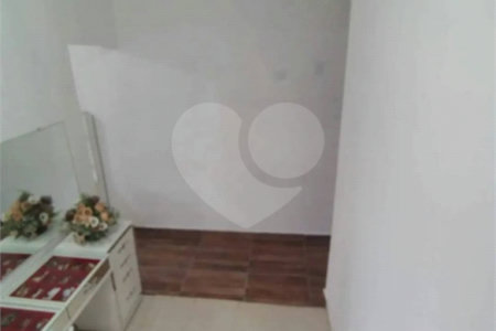 Casa à venda com 2 quartos no condomínio Antilhas, Cotia - SP