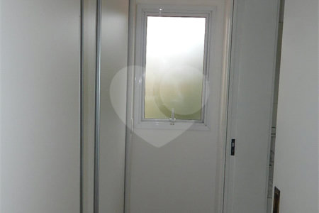 Casa à venda com 3 suítes no condomínio Recanto dos Paturis, Vinhedo - SP