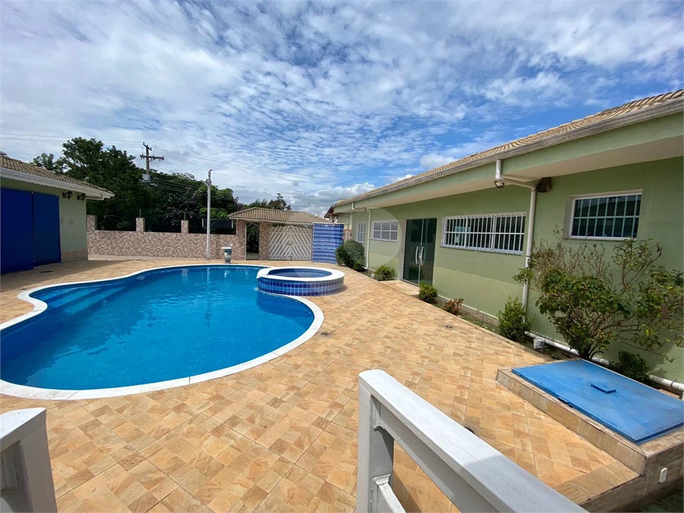 Casa à venda com 6 quartos, sendo 1 suíte, no condomínio Horizonte Azul I, Itupeva - SP