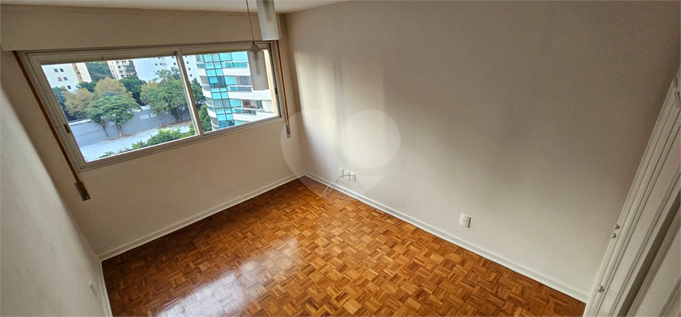 Apartamento à venda com 3 quartos, sendo 1 suíte, em Itaim Bibi, São Paulo, SP
