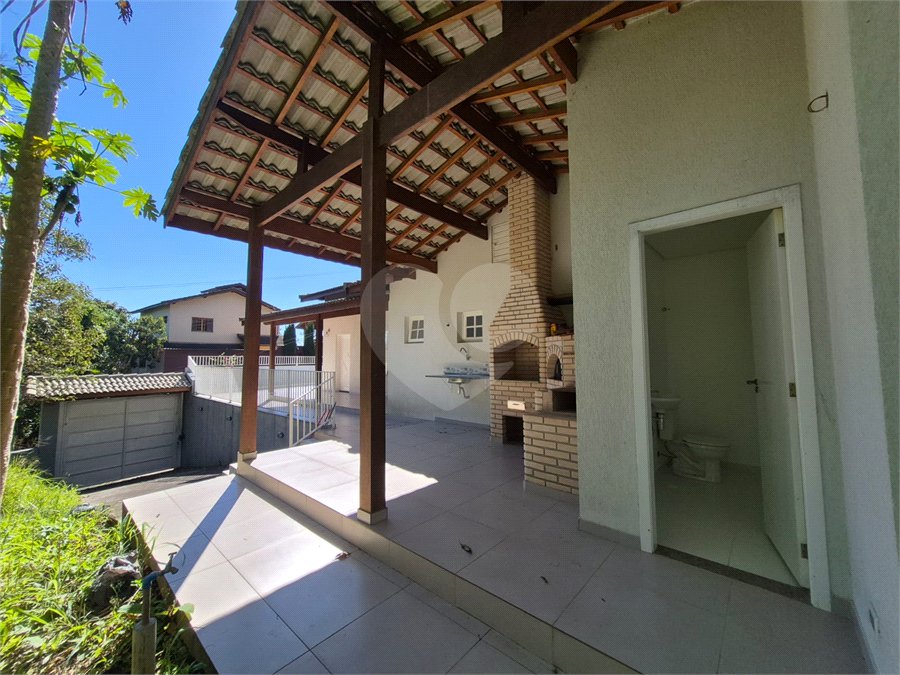 Casa à venda com 2 suítes no condomínio Alpes da Cantareira, Mairiporã - SP