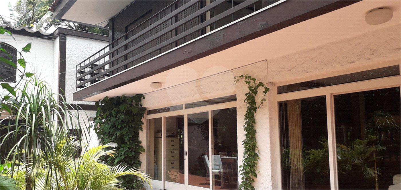 Sobrado à venda com 4 quartos, sendo 2 suítes, em Vila Madalena, São Paulo, SP
