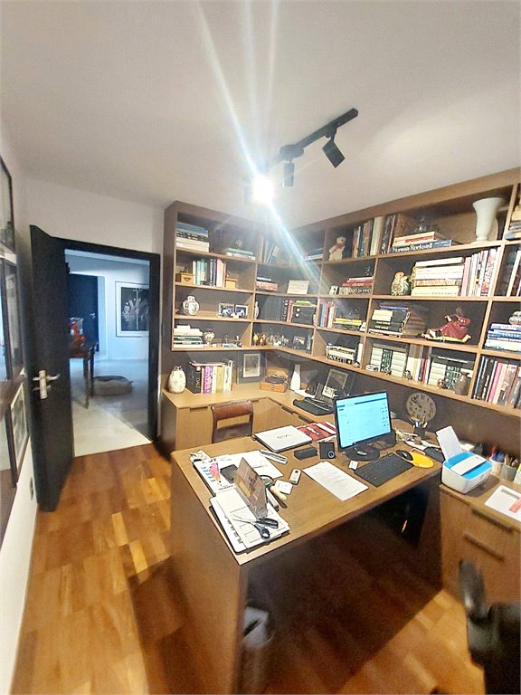 Apartamento à venda com 3 quartos, sendo 1 suíte,  em Santa Cecília, São Paulo, SP