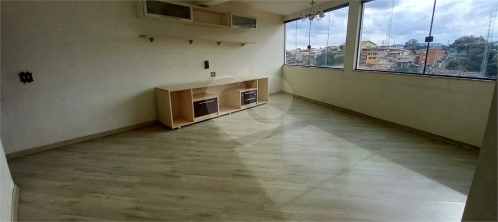 Sobrado para alugar com 3 quartos, sendo 1 suíte, em Parque Maria Domitila, São Paulo, SP