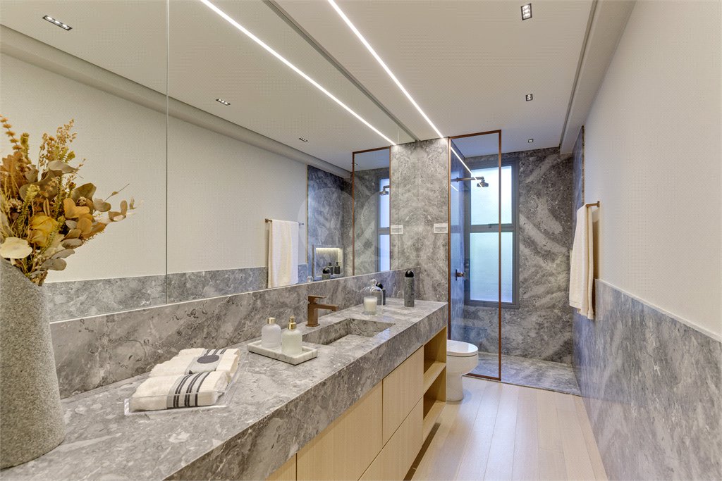 Apartamento à venda com 4 suítes em Moema, São Paulo, SP