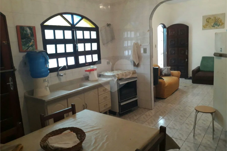 Casa Térrea à venda com 2 quartos, sendo 1 suíte, no Centro, Itanhaém, SP