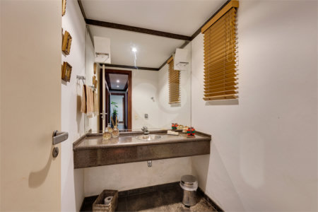 Casa à venda com 4 suítes em Alto da Boa Vista, São Paulo, SP