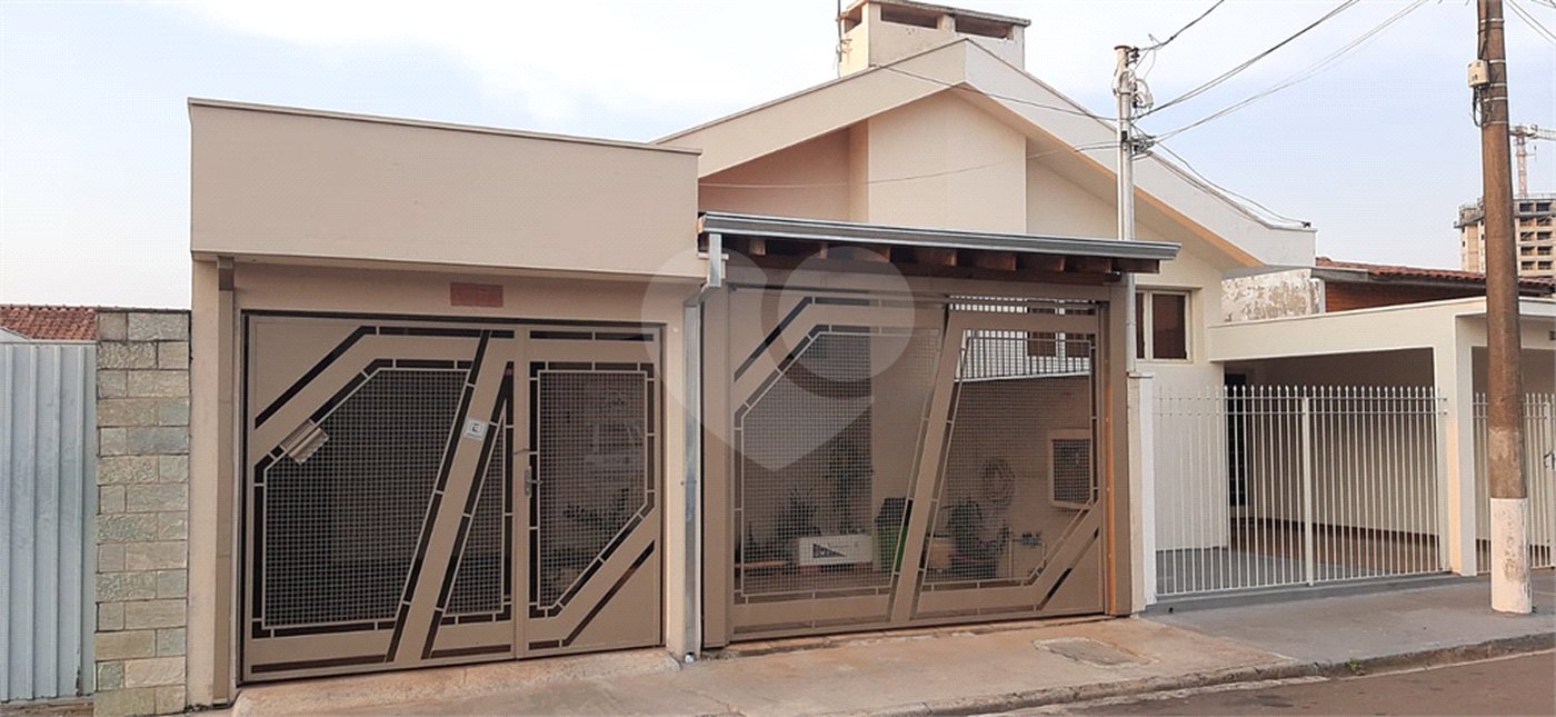 Casa espaçosa com 3 quartos e suíte em excelente bairro residencial!
